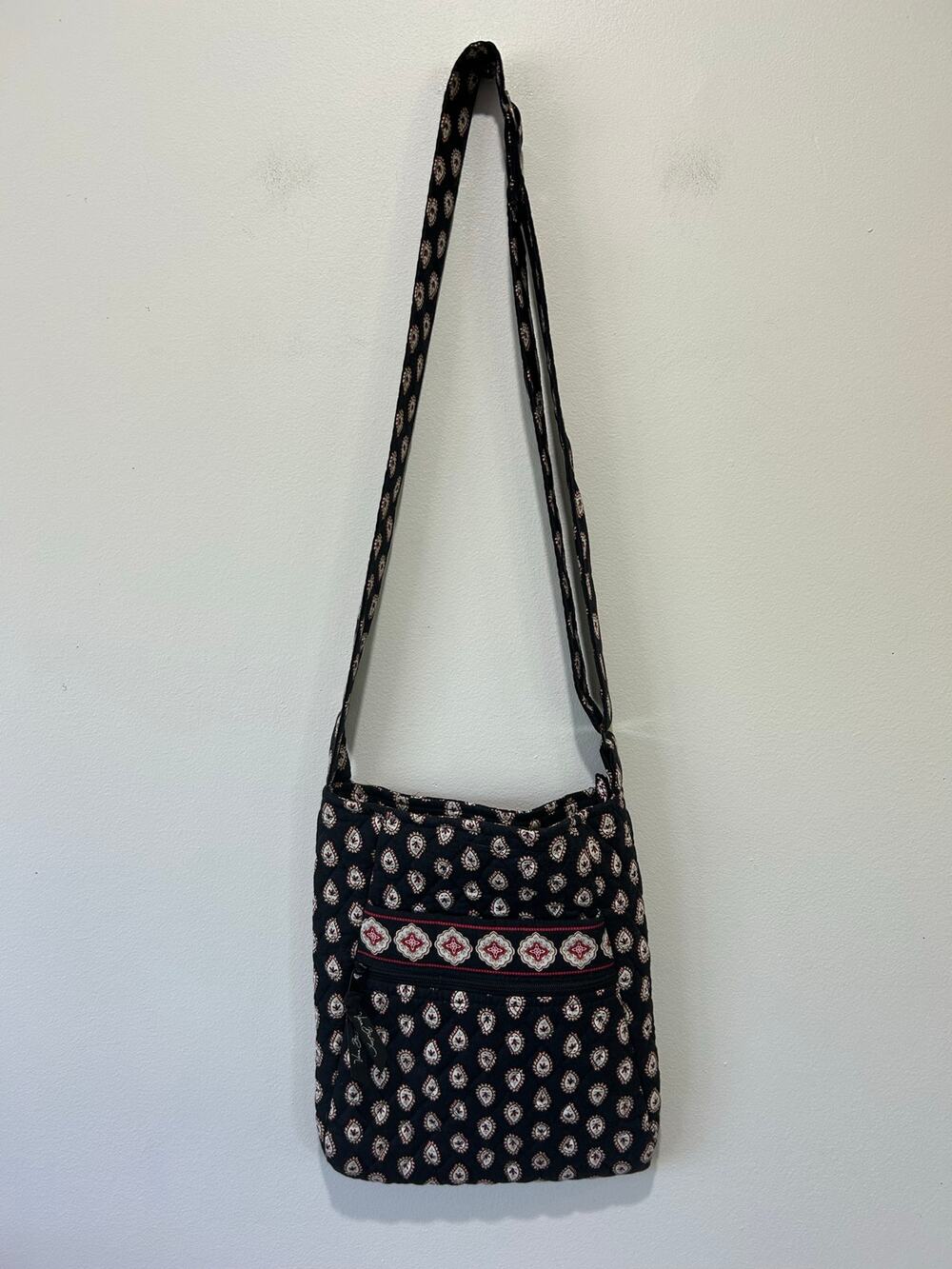 Vintage Vera Bradley Hipster crossbody bag in "classic black" quilted zipper